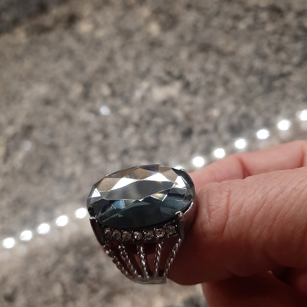 Lia Sophia ring sz 9